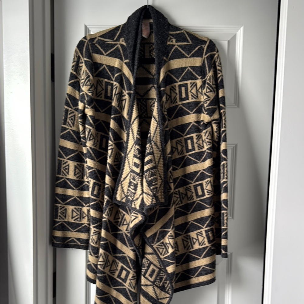 Tulle Black and Tan Geometric Cape with Waterfall Design